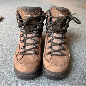 Lowa Renegade GTX hiking boots. Womens size 7